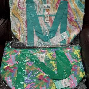 Swig Life Zippi Tote Bag
Measures: 16” W x 10" D x 15" H